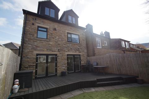 Greenbridge Lane, Greenfield OL3 4 bed detached house for sale