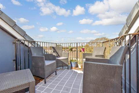 Roselands, Totland Bay, Isle of Wight 3 bed semi