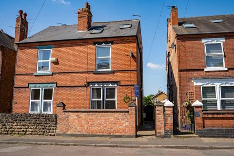 William Street, Long Eaton, NG10 4 bed semi