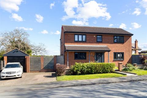 18 Beauchamp Road, Malvern... 3 bed detached house for sale