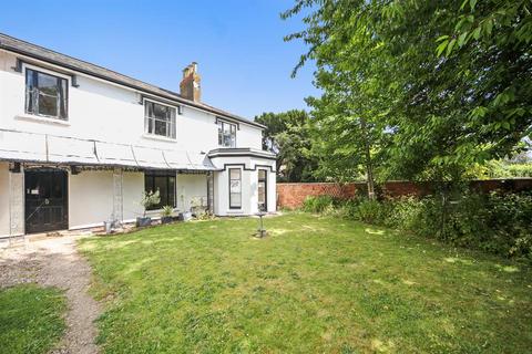 Willowbank, Flat 2, 1 School Lane... 2 bed flat for sale