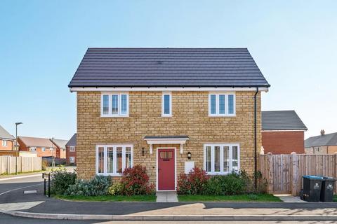 Brize Norton,  Oxfordshire,  OX18 3 bed semi