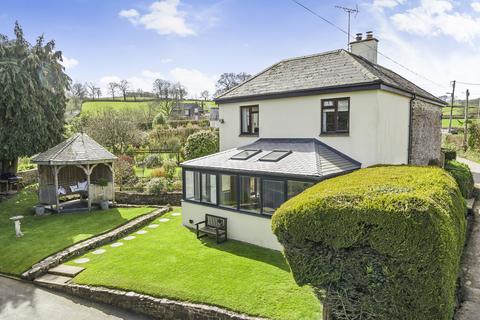 Ash Thomas, Tiverton, Devon, EX16 3 bed detached house for sale