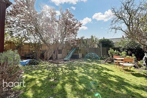 Glebe Way, Haddenham 3 bed detached bungalow for sale