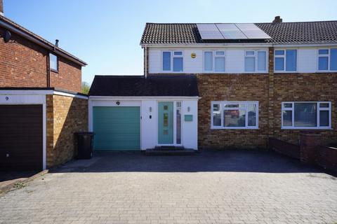 Mary MacArthur Place, Stansted CM24 3 bed semi