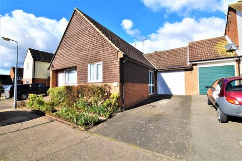 Wedgwood Way, Rochford 2 bed detached bungalow for sale