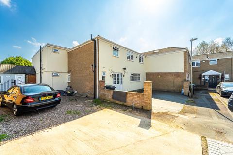 Rushey Close, Leicester LE4 8 bed semi