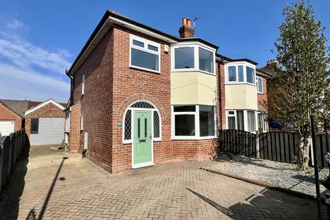 Detroit Avenue, Austhorpe, Leeds 3 bed semi