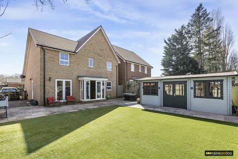 Peregrine Way, Hatfield 5 bed detached house for sale