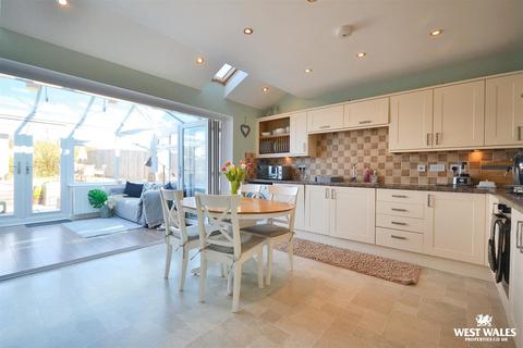 Dol Y Dintir, Cardigan 3 bed detached house for sale