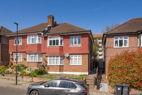 Abbots Park, London 2 bed maisonette for sale