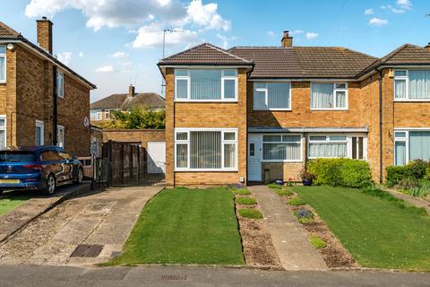 Goldstone Crescent, Bedfordshire LU5 3 bed semi