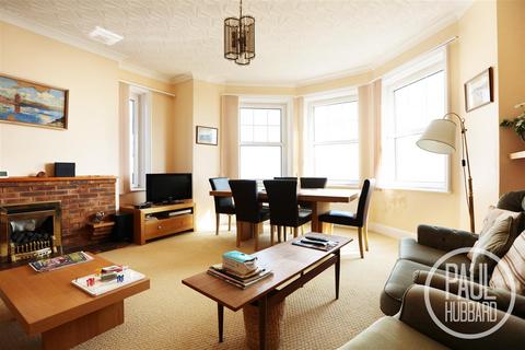 Kirkley House, Kirkley Cliff Road... 2 bed apartment for sale