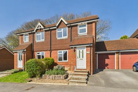 Speckled Wood Road, Basingstoke, RG24 3 bed semi