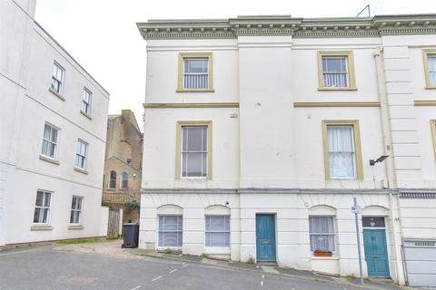 Lind Hill, Ryde, Isle of Wight 2 bed ground floor flat for sale
