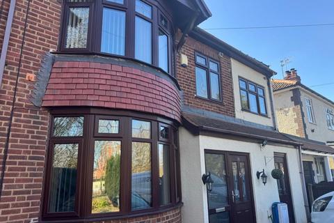 76 Birmingham New Road... 4 bed semi