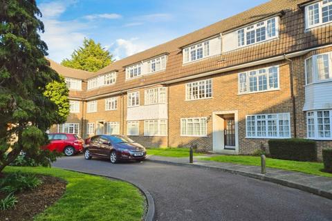 Queensfield Court, London Road, Cheam 2 bed flat for sale