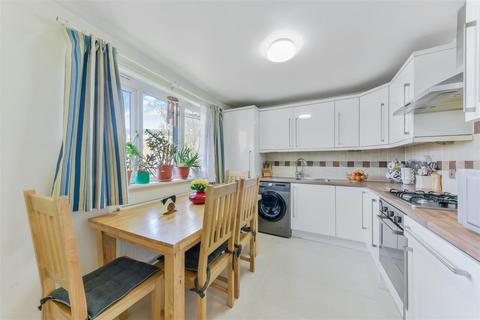 Tintern Close, Wimbledon SW19 2 bed flat for sale