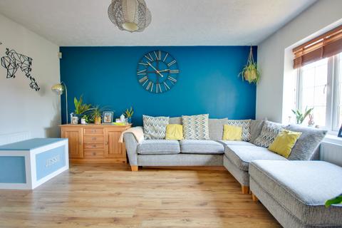 HEDGE END! SHARE OF FREEHOLD! POPULAR... 2 bed duplex for sale