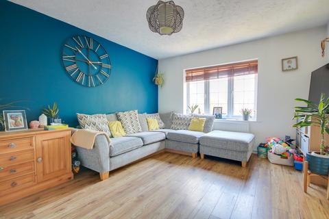 HEDGE END! SHARE OF FREEHOLD! POPULAR... 2 bed duplex for sale