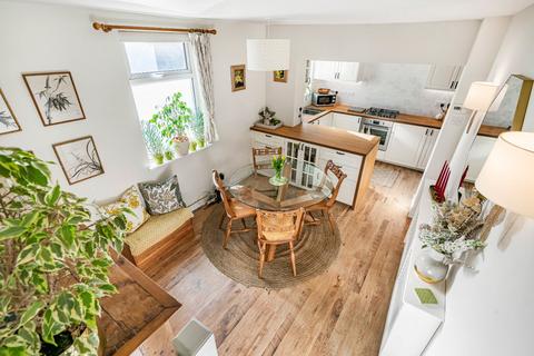 Duke Street, Cheltenham... 2 bed end of terrace house for sale