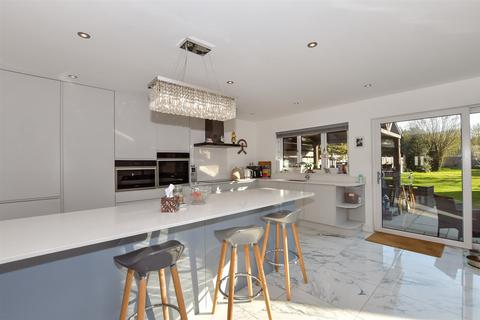 Maidstone Road, Maidstone ME17 3 bed detached house for sale