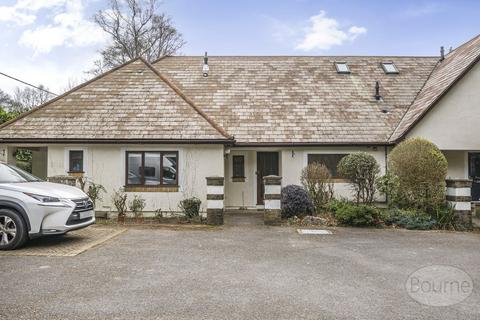 Churt Road, Churt, Farnham, Surrey, GU10 2 bed terraced house for sale