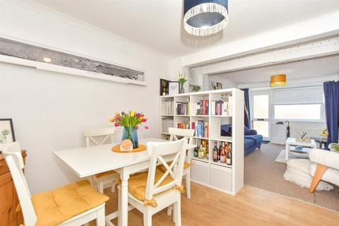 Kings Road, East Cowes PO32 2 bed terraced house for sale