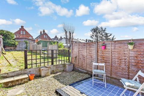 Kings Road, East Cowes PO32 2 bed terraced house for sale