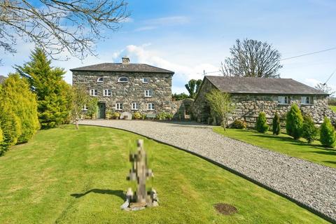 Caernarfon LL54 2 bed detached house for sale