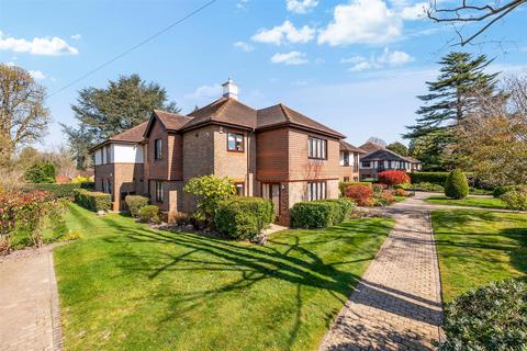 Petersmead Close, Tadworth 2 bed apartment for sale