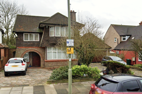 Woodcroft Avenue, London NW7 4 bed detached house for sale