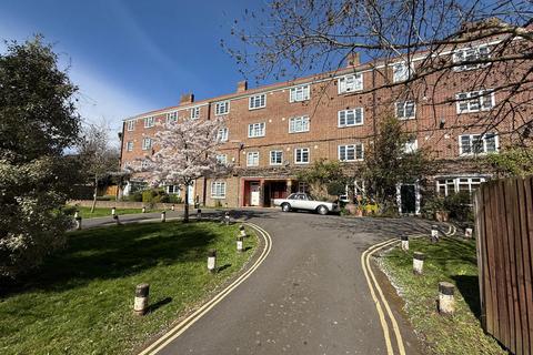 Melford Court, Melford Road, East... 2 bed flat for sale