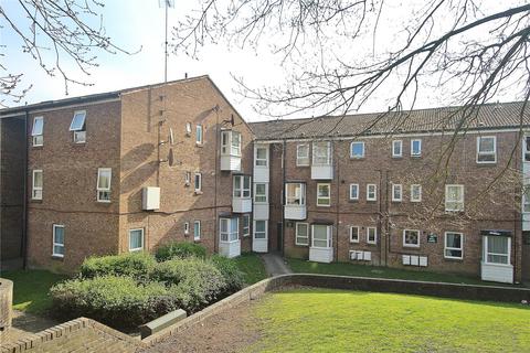 Causeway Court, Surrey GU21 2 bed flat for sale