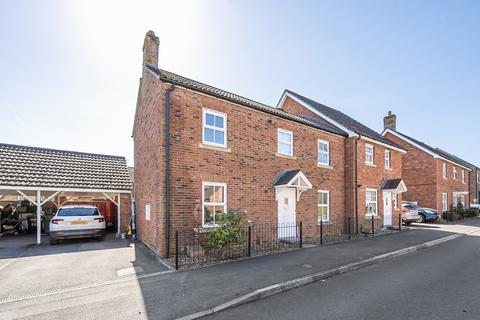 Bilberry Gardens, Reading RG7 3 bed semi