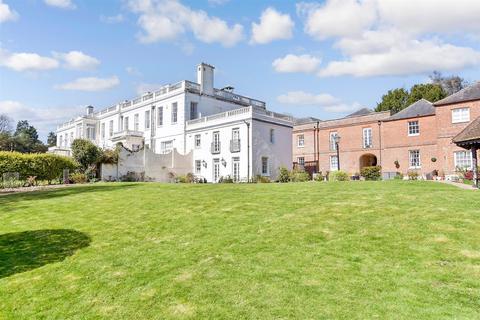 Barham Mews, Teston, Maidstone, Kent 2 bed ground floor flat for sale