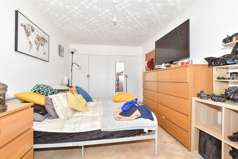 Masons Rise, Broadstairs, Kent 2 bed maisonette for sale