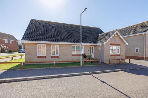 Heritage Close, Lowestoft NR33 3 bed detached bungalow for sale