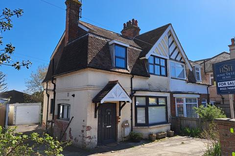 Brodrick Road, West Hampden Park... 3 bed semi