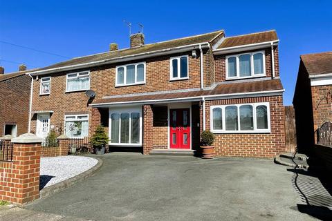 Bamburgh Avenue, South Shields 3 bed semi
