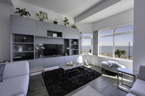 Undercliff Road West, Suffolk IP11 2 bed apartment for sale