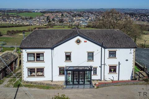 Halifax Road, Liversedge, WF15 4 bed farm house for sale