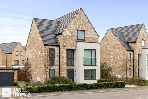 Willow Tree Drive, Waltham Cross, EN8 5 bed detached house for sale