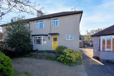 Station Crescent, Rayleigh, SS6 3 bed semi