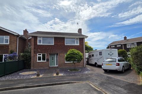 CREST CLOSE, DOWN END 4 bed detached house for sale