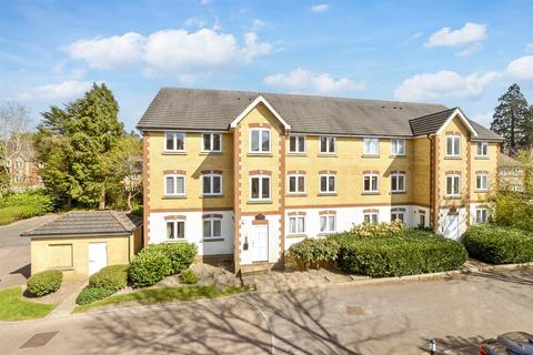 Bunce Drive, Caterham, Surrey 2 bed flat for sale