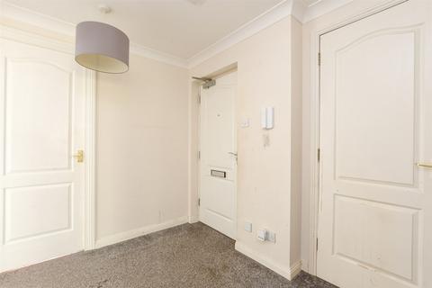Bunce Drive, Caterham, Surrey 2 bed flat for sale