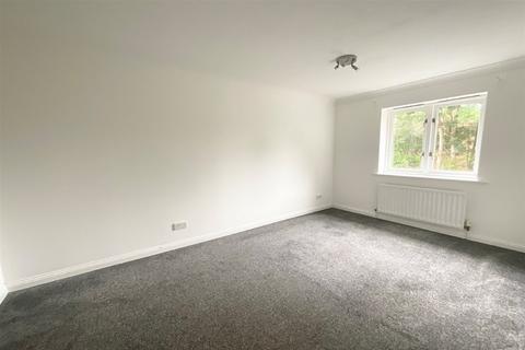 Bunce Drive, Caterham, Surrey 2 bed flat for sale
