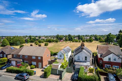 Nelson Road, Caterham, CR3 3 bed detached house for sale