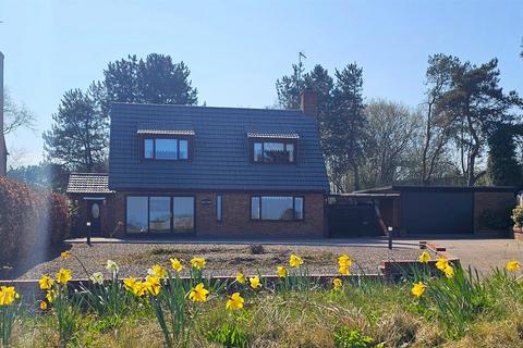 Hall Road, Hopton, Great Yarmouth 4 bed chalet for sale